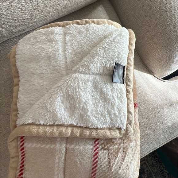 Cuddle Duds Cozy Blanket - Picture 2 of 3